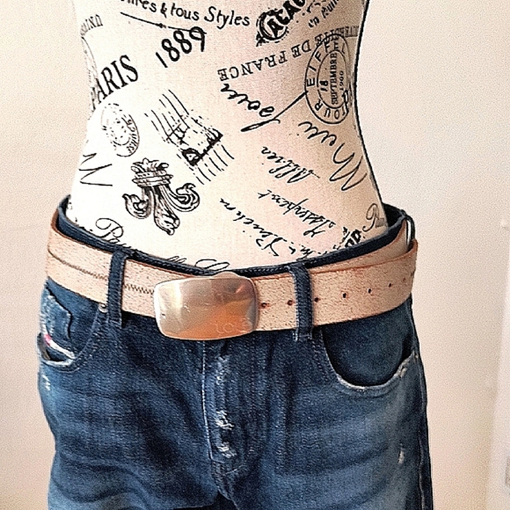Lolë Beige Leather Belt with Silver Buckle. Size Large. Great Condition